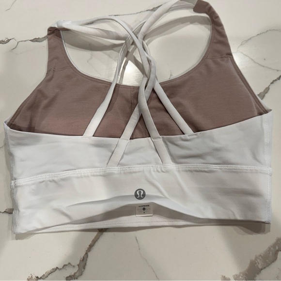 🌸Lululemon Sports Bra Size 6 White Like New🌸 - Picture 1 of 6